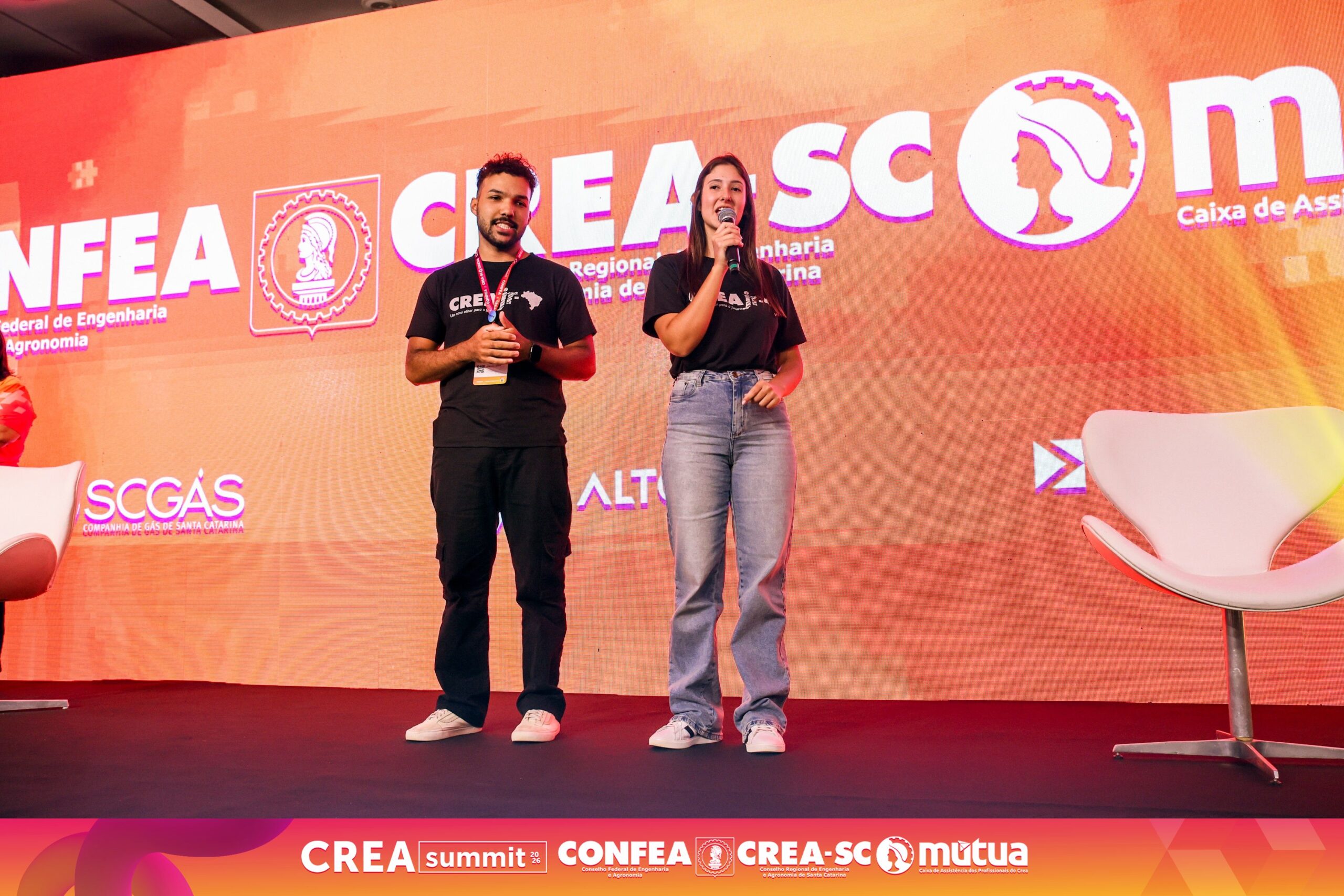 Jovens do CREA Júnior durante o CREA Summit 2026