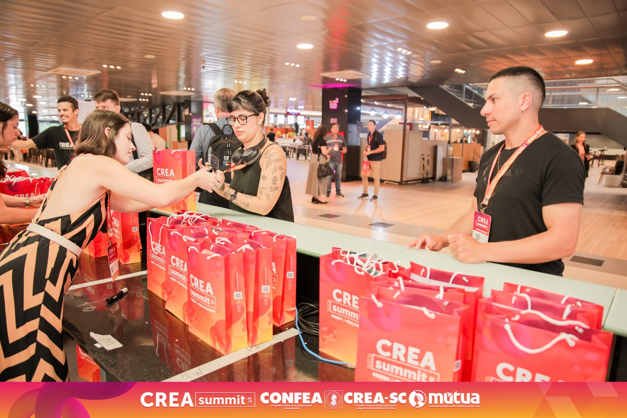 Balcão de check-in do CREA Summit 2026